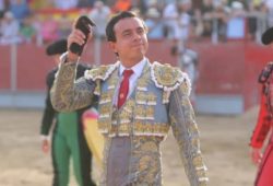 DOMINGO DE TRIUNFO COLOMBIANO EN COLOMBIA Y ESPAÑA. A.RUIZ, MORENO MUÑOZ Y LEANDRO EN ARBELAEZ Y J. DE CASTILLA EN ALMOROX