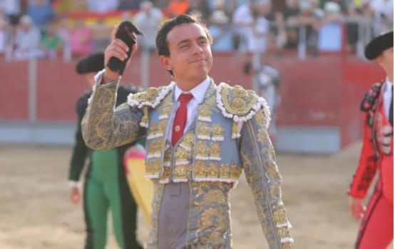 DOMINGO DE TRIUNFO COLOMBIANO EN COLOMBIA Y ESPAÑA. A.RUIZ, MORENO MUÑOZ Y LEANDRO EN ARBELAEZ Y J. DE CASTILLA EN ALMOROX