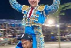 MANOLO CASTAÑEDA HACE MERITOS EN MEXICO Y SUMA FECHAS