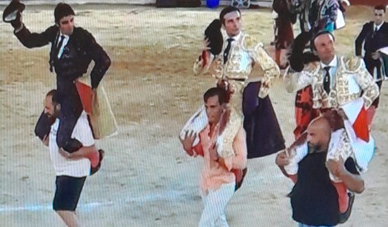 FERRERA, PERERA Y MOLINA TRIPLE  PUERTA GRANDE  EN TARAZONA