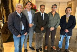 ANUNCIOS DE MARCHAS Y PAROS DE TAURINOS, GALLEROS, COLEADORES Y CORRALEJEROS