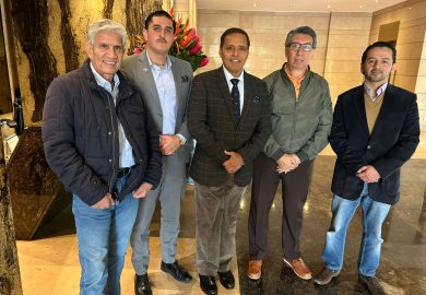 ANUNCIOS DE MARCHAS Y PAROS DE TAURINOS, GALLEROS, COLEADORES Y CORRALEJEROS