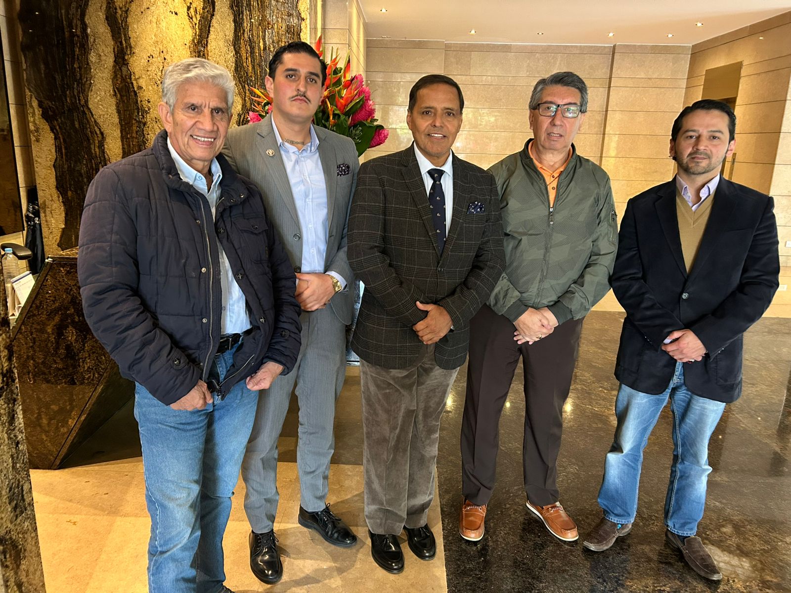ANUNCIOS DE MARCHAS Y PAROS DE TAURINOS, GALLEROS, COLEADORES Y CORRALEJEROS