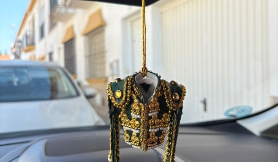 Presentamos Nuestras Chaquetillas Toreras Solidarias !