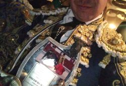 MORENO MUÑOZ  OBTIENE ESCAPULARIO DE ORO EN MACUSANI