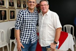 NUTRIDA ASISTENCIA  A LA ENTREGA DE LA REVISTA DE ASTAUROS