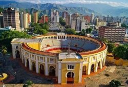 UNA PLAZA VENEZOLANA INACTIVA A SUS 93 AÑOS DE INAUGURADA
