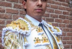 CON MALETAS LLENAS DE ILUSIÓN Y OPTIMISMO VIAJA A ESPAÑA JUAN DE CASTILLA