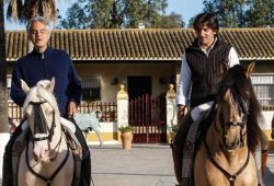 EL CANTANTE ITALIANO ANDREA BOCELLI GRAN ADMIRADOR DEL TOREO A CABALLO