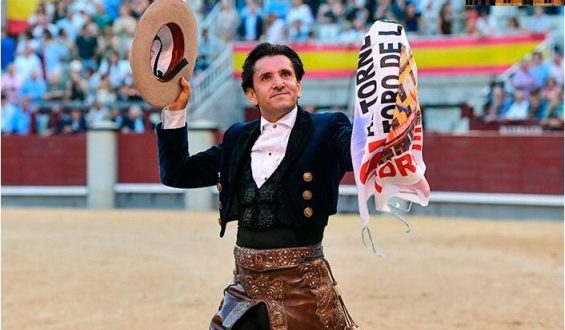 CATEDRA DE TOREO A CABALLO FIRMO DIEGO VENTURA QUE CONSIGUE SU PUERTA GRANDE NÚMERO 20. LEA VICENS CORTO UN APENDICE.