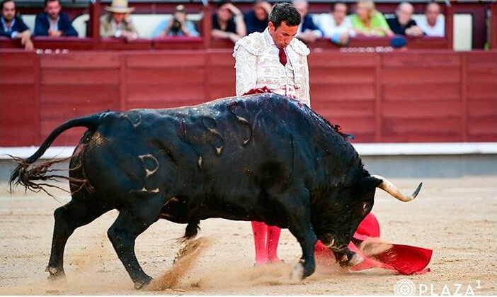 EL DECIMO “NO HAY BILLETES” SE COLGÓ EN LA DECIMO QUINTA CORRIDA DE ABONO EN MADRID