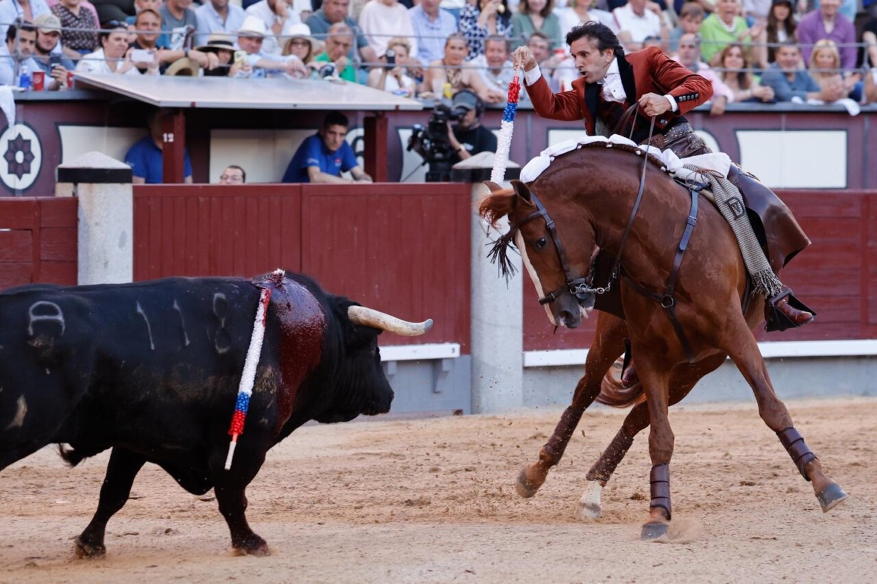 ALTO NIVEL DE TOREO A LA JINETA EN LAS VENTAS