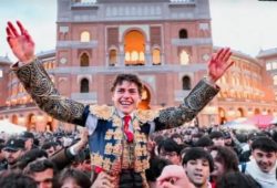 ANGUSTIOSA PUERTA GRANDE CONSIGUE ALVARO SERRANO EN MADRID