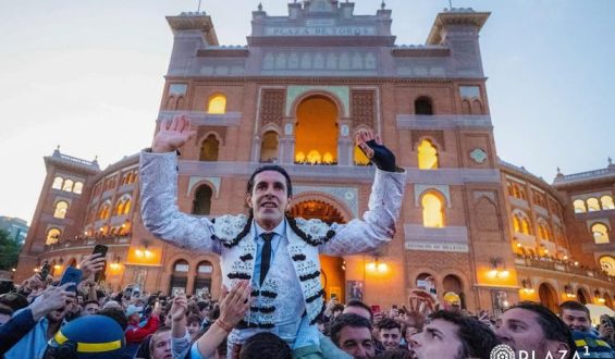 ALEJANDRO TALAVANTE CONQUISTA SU SEPTIMA PUERTA GRANDE