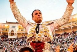 CON SU ESTILO HISTRIONICO Y SUI GENERIS ANTONIO FERRERA ALCANZA LA PUERTA GRANDE DE MADRID