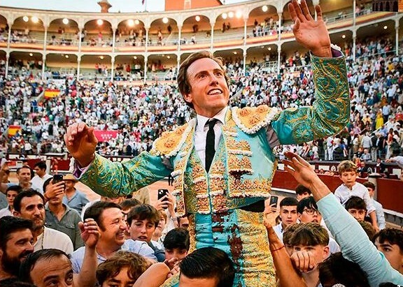 UN EPÍLOGO DE FERIA CON TRIUNFO DE ROMÁN A HOMBROS