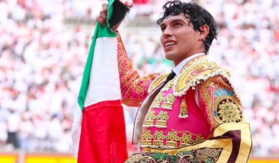 MUY DURA CORRIDA DE J. ESCOLAR EN LA QUE FONSECA CORTA UNA OREJA