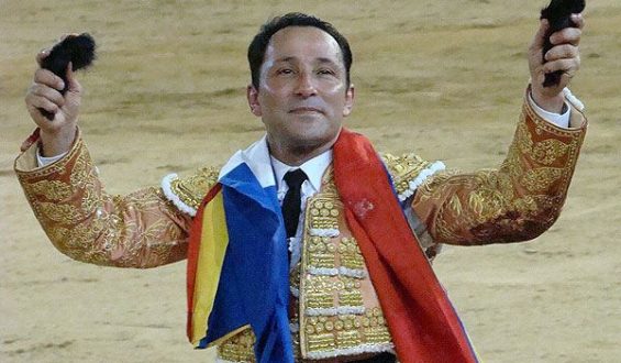 ARRIBA A SUS 61 AÑOS EL MAESTRO CESAR RINCON.