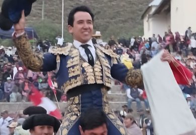 MORENO MUÑOZ TRIUNFA EN PLAZA PERUANA