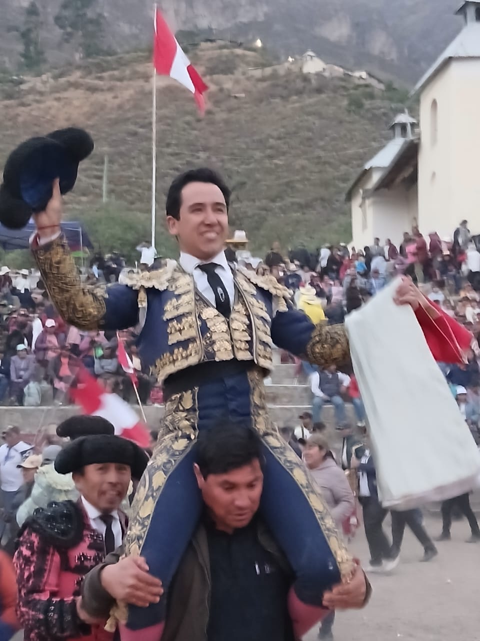 MORENO MUÑOZ TRIUNFA EN PLAZA PERUANA